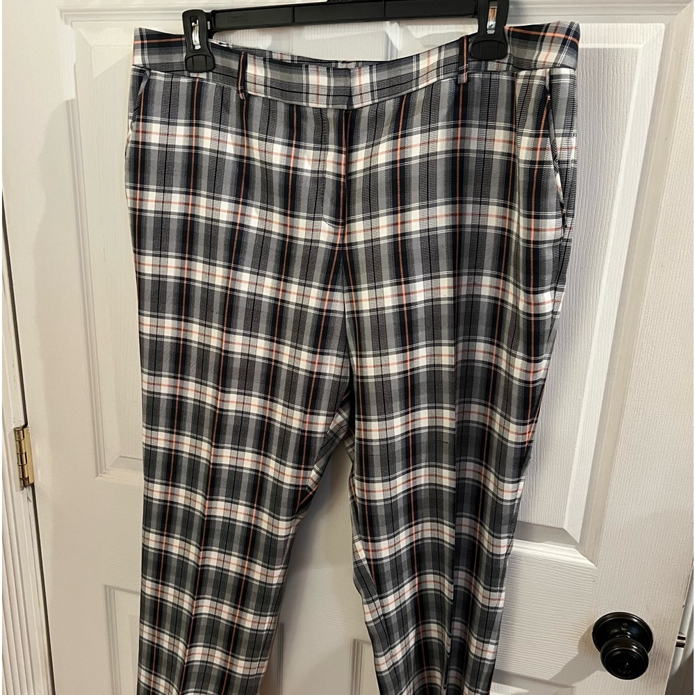 Women’s crop dress pants size 18, brand new